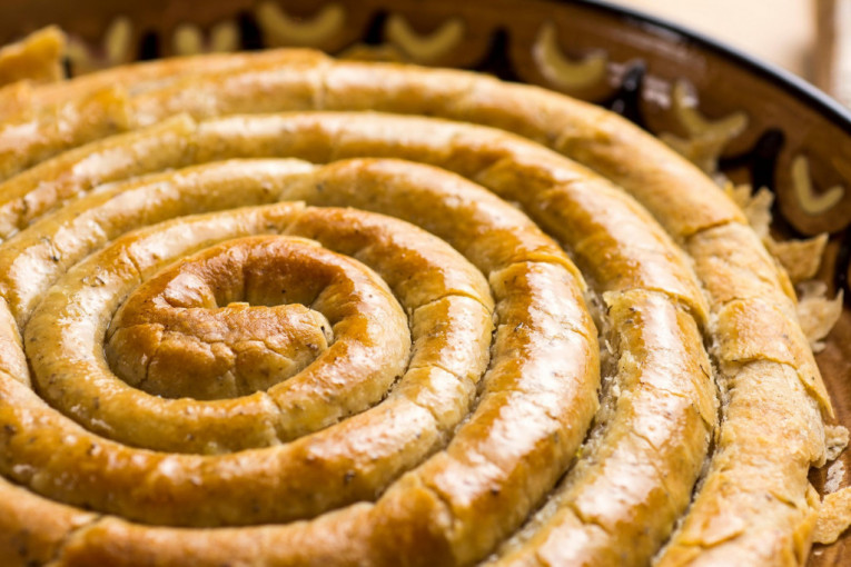 Recept dana: Hačapuri je tradicionalni gruzijski specijalitet, mali čamac od testa punjen sirom i obogaćen jajetom za sjajan početak dana