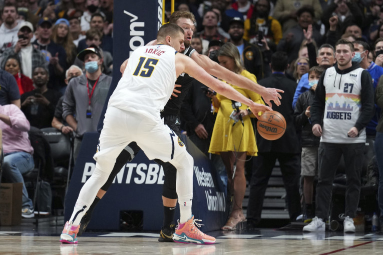Čudna noć u NBA! Denver pobedio, ali je Jokić je bio u potpuno "drugačijem izdanju"
