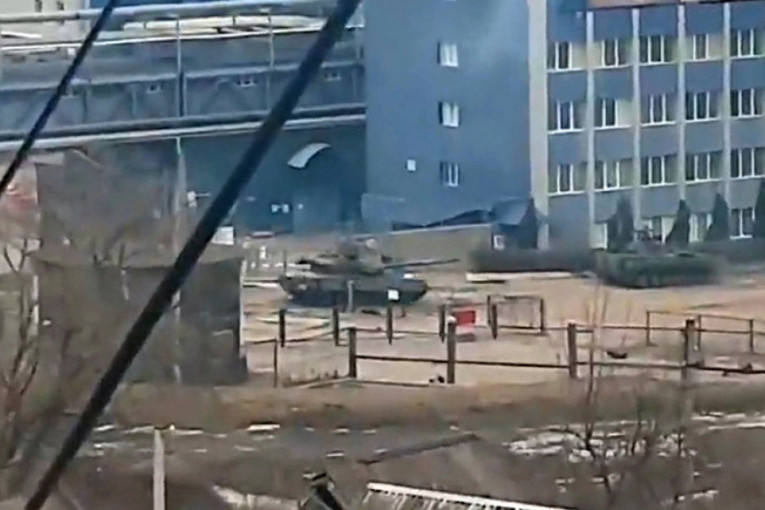 Nova pobeda ruske armije: Tenkovi ušli u grad - pao Trostjanec (VIDEO)