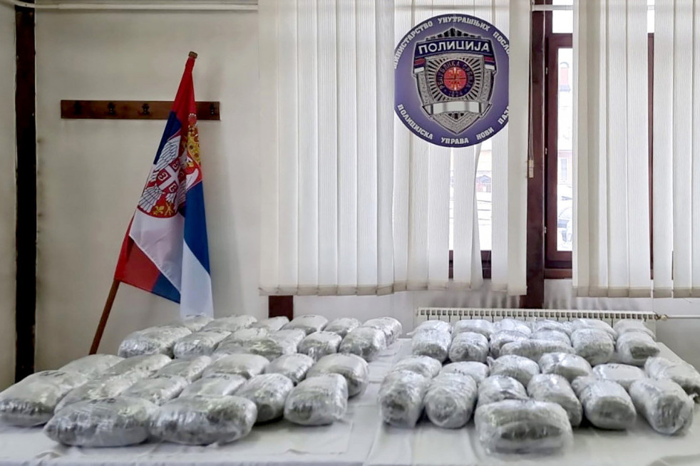 Dve munjevite akcije: Ovo su dileri pohapšeni u Novom Sadu