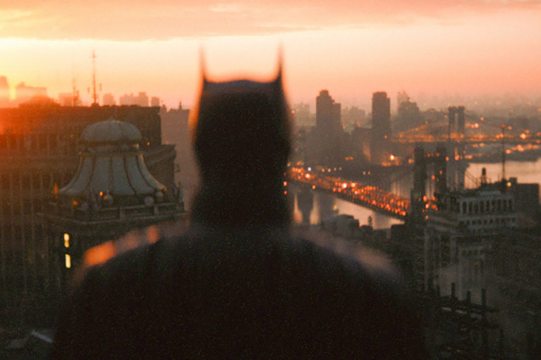 "Betmen" u bioskopima: Svetlosni Bet Znak najavljuje Viteza tame (VIDEO)