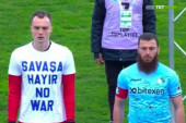 Odbio da nosi majicu "zaustavite rat" u Ukrajini: Prestanite sa dvostrukim aršinima, ginu i moja braća na Bliskom istoku