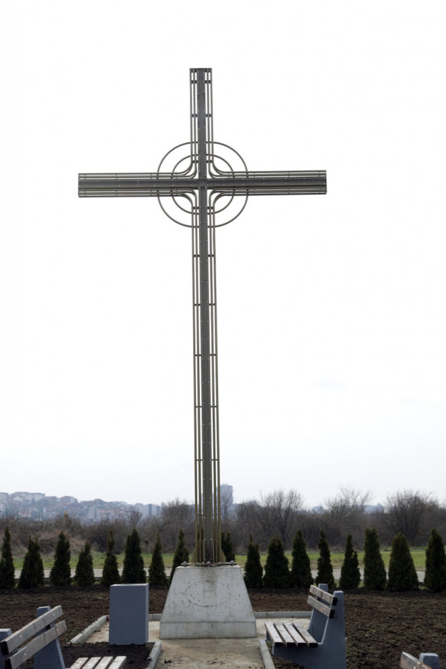 Pojavio se misteriozni krst na "palilulskoj rivijeri": Svi se pitaju kome je posvećeno grandiozno obeležje?