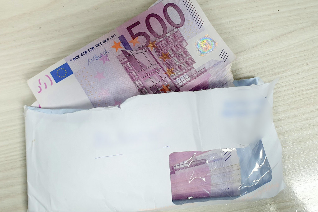 Mito na granici: Kamiondžija nudio novac da pređe u Hrvatsku