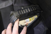Ušetao u kafanu, lažno se predstavio, pa uzeo torbicu sa 15.000 evra: Uhapšen Novosađanin