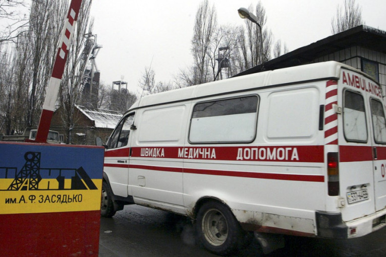 Toliko o "miroljubivoj" Ukrajini: Snage Zelenskog granatirale rudnik, 33 života ugrožena!