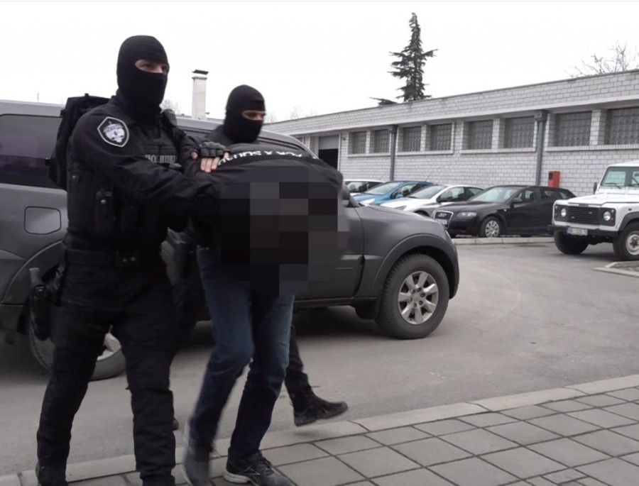 Baku i unuka ubili da sakriju prethodni zločin: Pokušali da opljačkaju i banku, pokosila ih "Sablja"