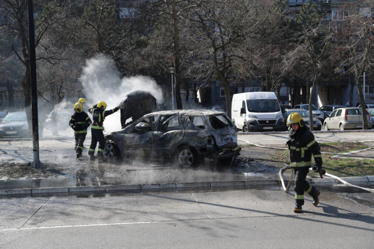 Mladom policajcu zapalili vozilo: Uhapšena trojica u Beloj Crkvi