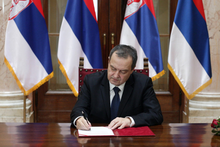 Nedelja usred srede: Rastu tenzije i kriza zbog sukoba u Ukrajini, otvoren Klinički centar, Srpkinja u svom stanu u Prištini