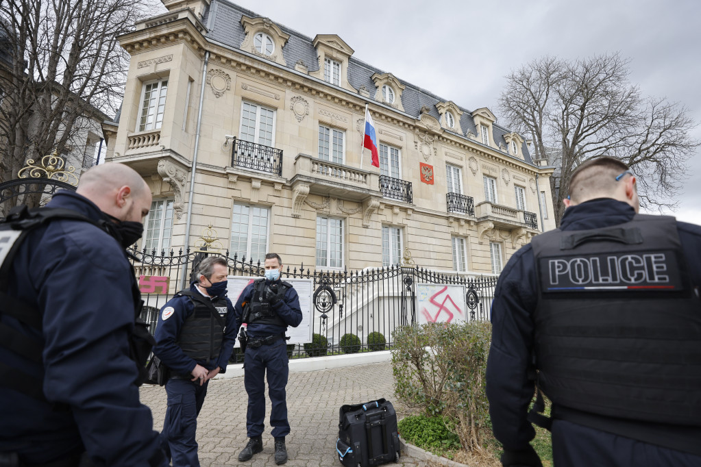 Panika u Francuskoj, student nožem napao koleginice - mladi u bunilu izleteli napolje: Sirene odzvanjale hodnicima
