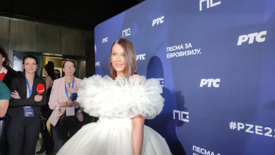 Trudna Marija Mikić blista pred "Pesmu za Evroviziju 22": Pao i poljubac sa verenikom! (FOTO)