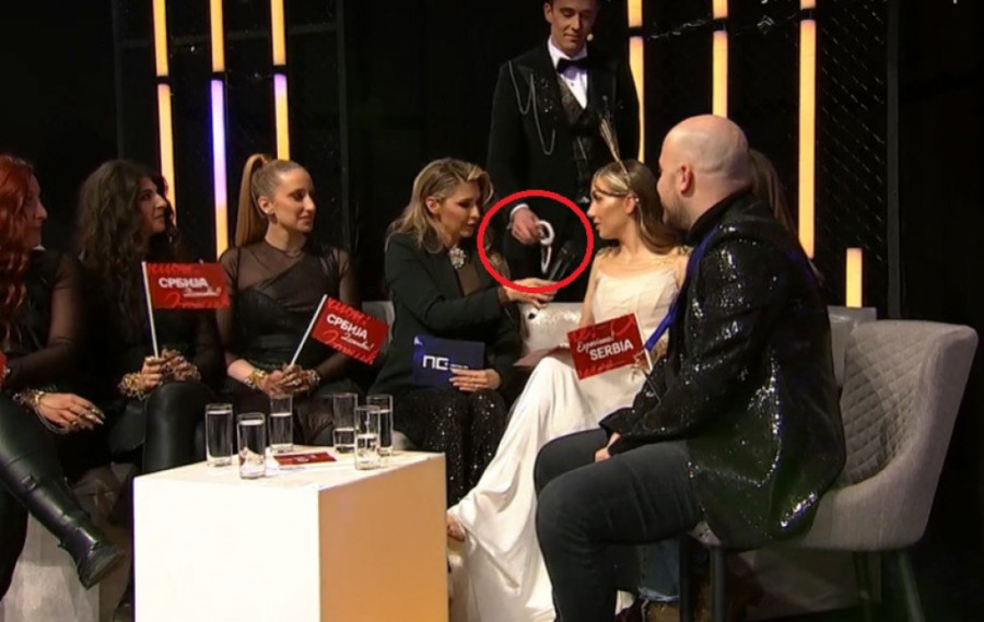 Zorja vrisnula na sav glas! Pevačici doneli pun tanjir slatkiša da dođe sebi od šoka (FOTO)