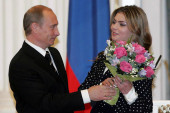 "Nešto se zaista promenilo na licu Aline Kabajeve":  Navodna Putinova ljubavnica išla pod nož, a svi se pitaju samo jedno (FOTO)