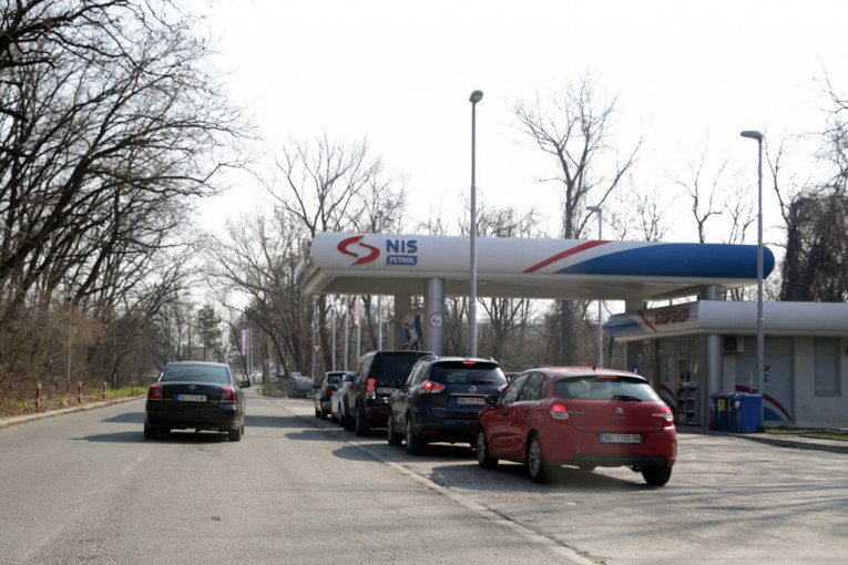 Vlada produžila uredbu o ograničenju cene goriva