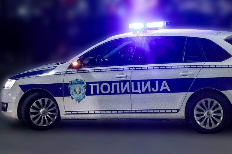 Drama u Novom Sadu: Muškarac usred noći vikao na terasi o sekirama, pa pao nepomičan
