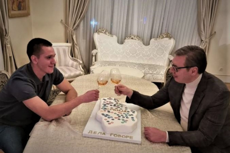 Vučić sa sinom proslavio svoj rođendan: Danilo i ja, zajedno možemo sve
