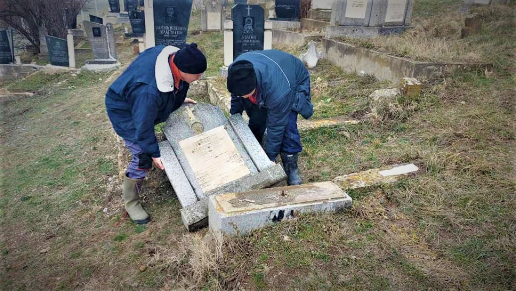 Godišnjica "Kristalne noći" nad Srbima na KiM: Dan kada su gorele svetinje, a narod gorko plakao (FOTO/VIDEO)