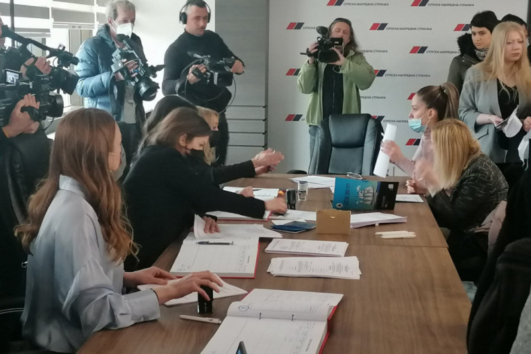 Skupljaju se potpisi širom Srbije: Građani daju podršku za predsedničku kandidaturu Aleksandra Vučića