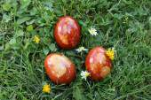 Pripremite lukovinu na vreme: Stara srpska metoda za prelepo prirodno ukrašavanje uskršnjih jaja