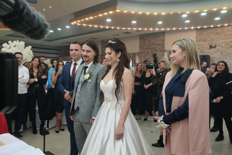 Održano građansko venčanje Lukasovog sina: Mlada uzela prezime Vuksanović! (VIDEO)