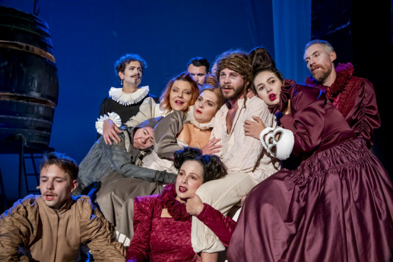 „Vesele žene vindzorske“ stižu u Narodno pozorište: Čuvena Šekspirova komedija napisana za samo 14 dana (FOTO)