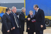 Vučić u Leskovcu: "Na ovom mestu je bila livada pre par godina, a od jula će biti fabrika sa 340 novih radnih mesta!" (FOTO)