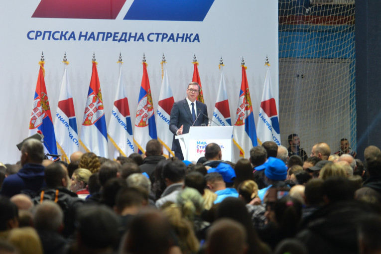 Prvi predizborni skup predsednika - Vučić održao važan govor u prepunoj hali: Zato sam ponosan! (FOTO)