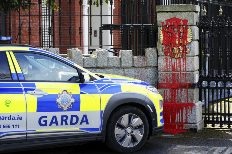 Nered u Irskoj: Kamionom u rusku ambasadu! (FOTO/VIDEO)