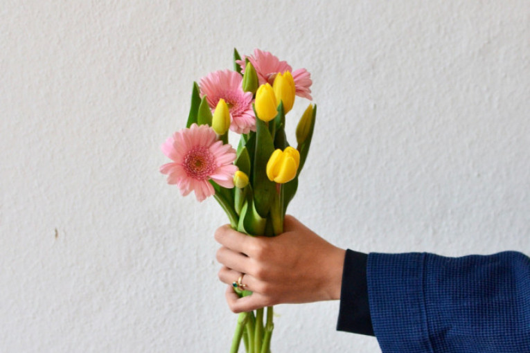 Cvećarka podelila trik da vam cveće koje ste dobili za Dan zaljubljenih duže ostane sveže