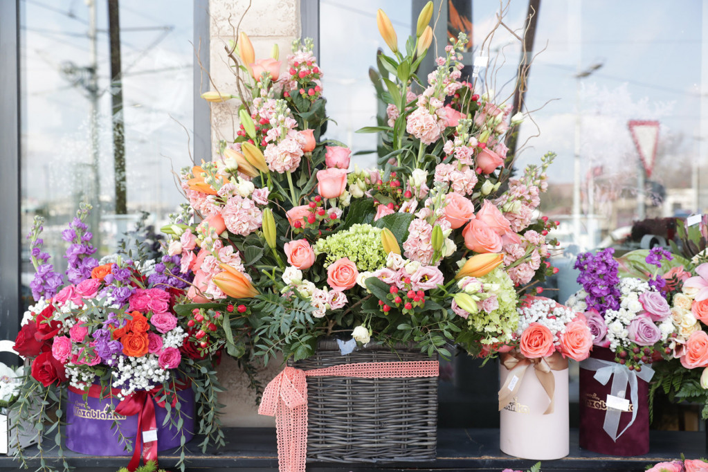 Pitali smo sugrađanke šta očekuju za Osmi mart: Neki od najboljih poklona mogu da se nađu i za manje od 1.000 dinara (ANKETA)