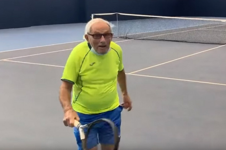 Najstariji teniser na svetu: Ima 97 godina, ostao u Ukrajini, poziva na mir kako bi se vratio treninzima!!