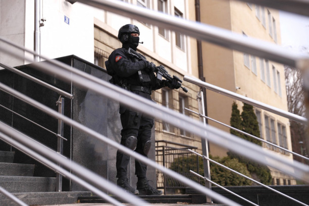 Belivuk oči u oči sa porodicama svojih žrtava: Izvređao svedoke saradnike čim je ušao u sudnicu, a evo šta je rekao Hrvatinu i Spasojeviću!