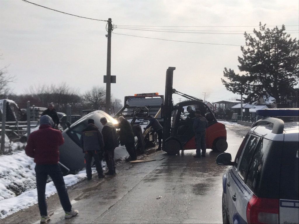 Krivična prijava za Čačanku: Izazvala sudar u kojem je povređeno troje dece!
