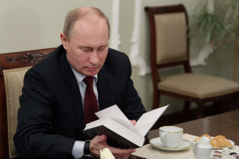 Putin voli američku književnost: Jednu posebnu knjigu uvek drži na svom stolu