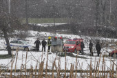 Užas kod Čačka: Žena upala u bunar, vatrogasci pokušavaju da izvuku telo!