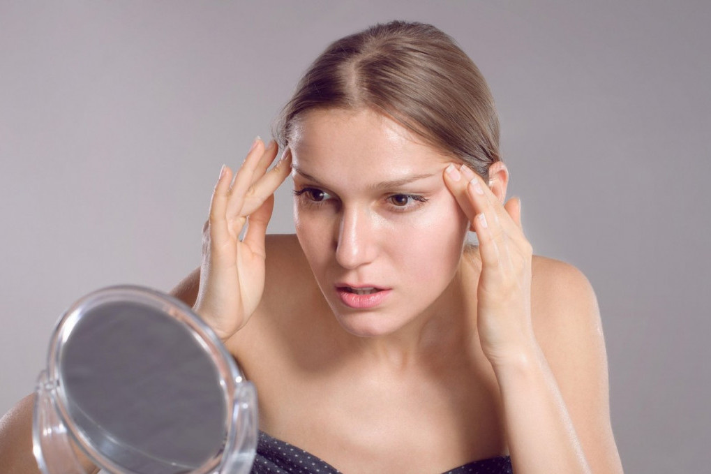 Pet jednostavnih načina koji će vam pomoći da smanjite otečenost lica