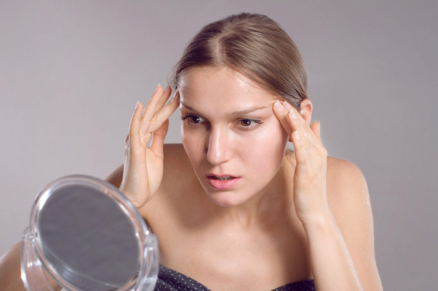 Kremu oko očiju bi redovno trebalo da nanosite, ali samo ako ispoštujete ovih nekoliko pravila