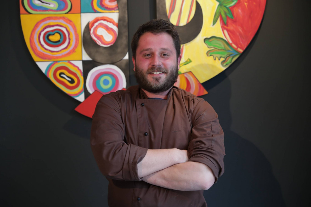Stefan iz Srbije je kuvao za Obamu i Fabricija, a sada vodi jedinstveno mesto u Beogradu: Ovde gosti sami kuvaju (FOTO/VIDEO)