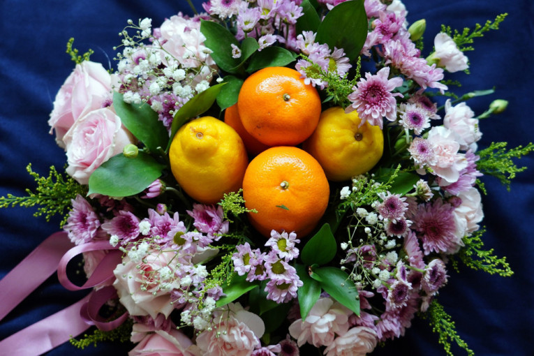 Dragana uz pomoć mašte stvara jestive bukete! Beli luk menja narcise, a babure ruže!