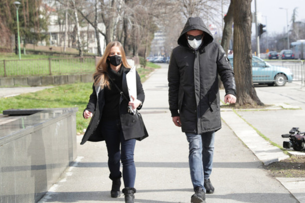 Belivukov vojnik maskiran od glave do pete: Ko je optuženi Šeprtlja koji se uvek skriva kada ulazi u sud? (FOTO)