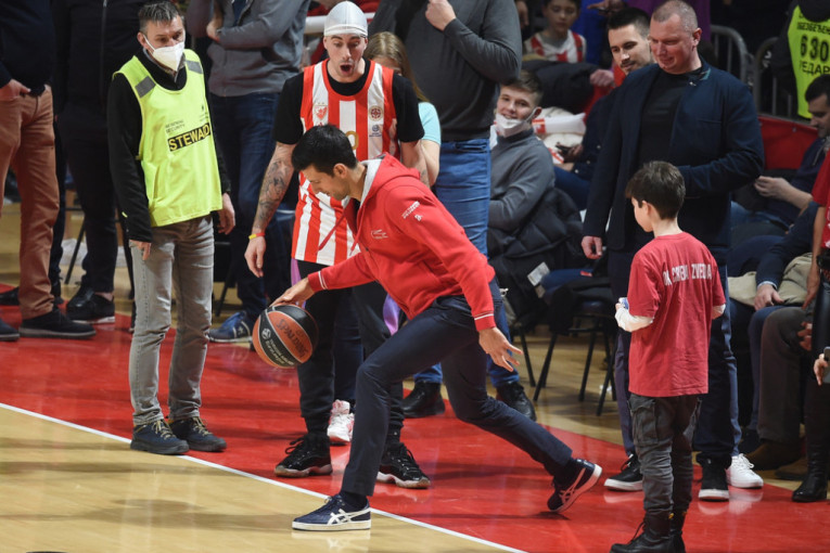 Novak gleda uživo svoju Zvezdu, ali nije sam! Tu su i lepše polovine (VIDEO)
