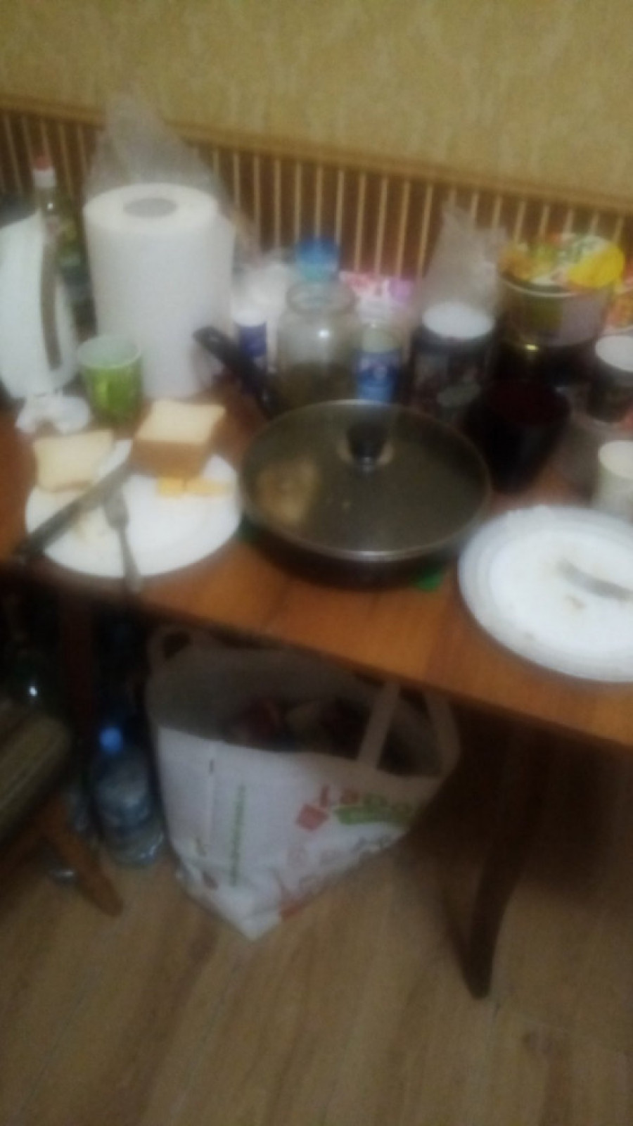 Vozač kamiona iz Srbije zaglavljen kod Kijeva: Niko nije ravnodušan, puca se na sve strane (FOTO)