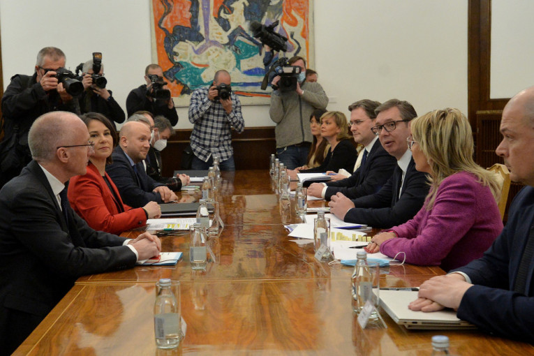 Završen sastanak nemačke ministarke i predsednika Srbije: Vučić se obratio javnosti (VIDEO)