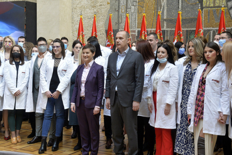 Srbija dobila još 530 lekara, premijerka Brnabić oduševljena: "Izabrali ste najhumaniji poziv" (FOTO)