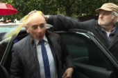 Napadnut francuski predsednički kandidat: Dok je izlazio iz automobila, o glavu mu razbijeno jaje (VIDEO)