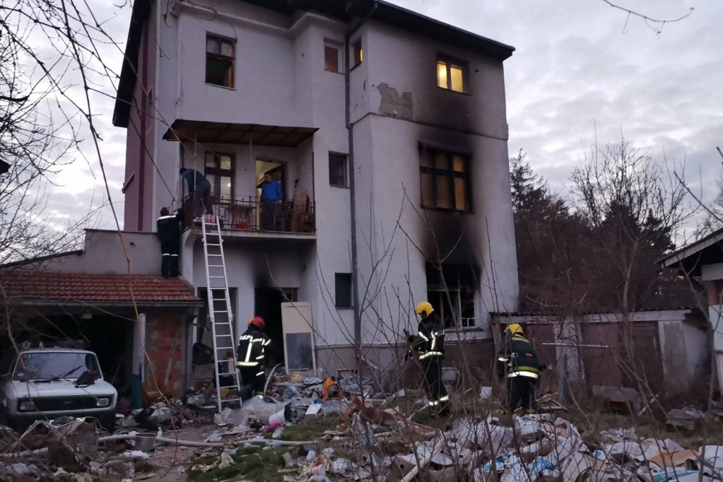 Požar u Niškoj Banji: Deka (93) zadobio opekotine, hitno prevezen u bolnicu (FOTO)