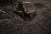 U Donbasu pronađena još jedna masovna grobnica civila: Ukrajinski vojnici ljude izvlačili iz podruma i koristili ih kao živi štit