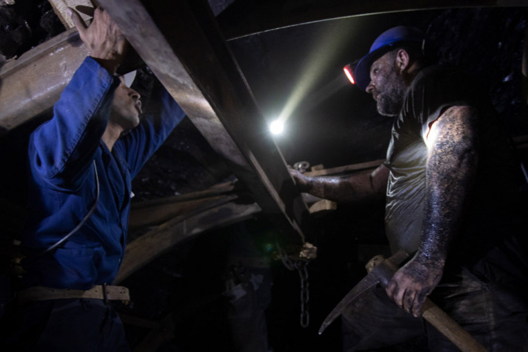Ušli smo sa rudarima 300 metara ispod zemlje: "Mi smo jedini koji svaki dan vidimo svetlo na kraju tunela" (FOTO/VIDEO)