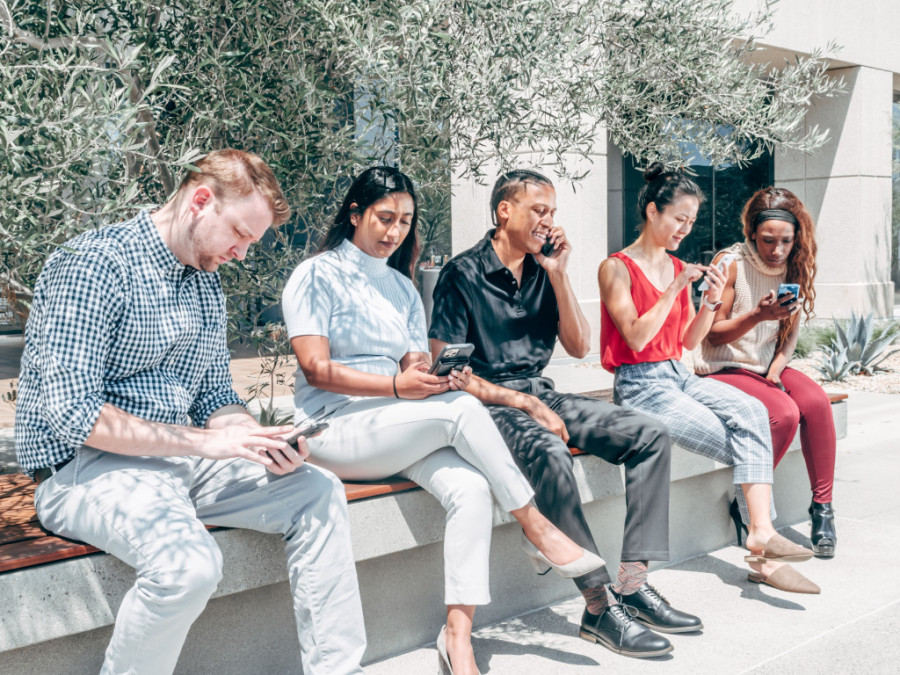 Patite li i vi od nomofobije: Da li ste umreženi 24/7? Rešite test i sve će vam biti jasno