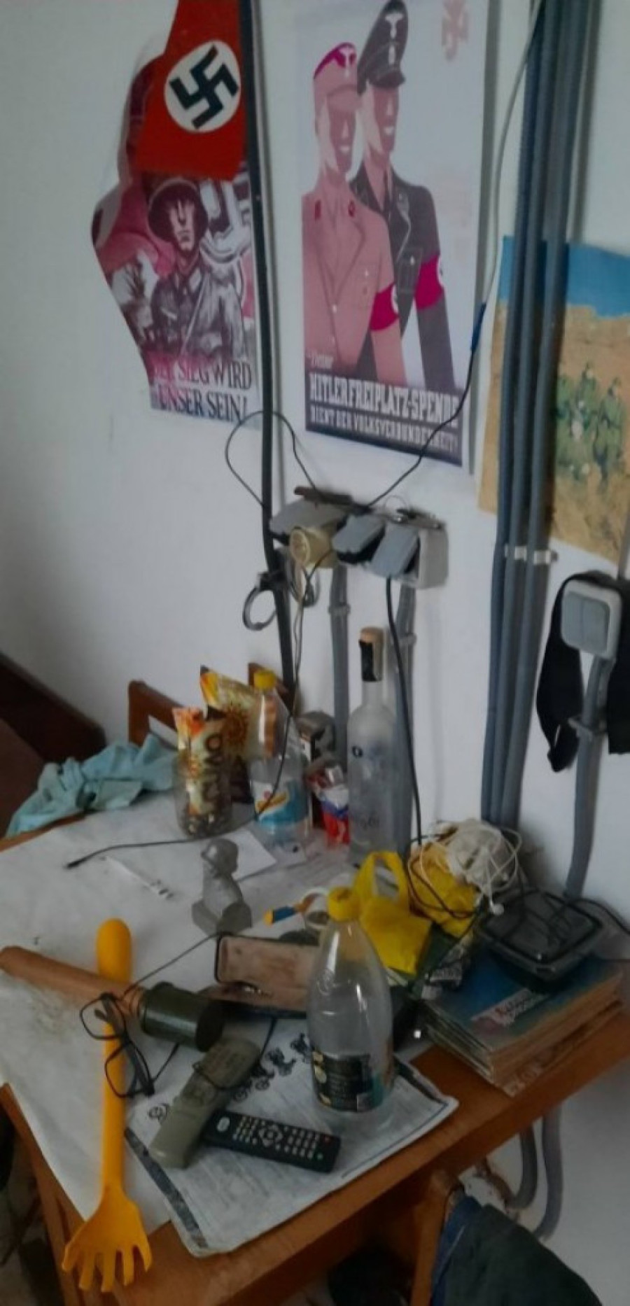 NATO slikovnice i nacističke zastave: Pogledajte šta je pronađeno u štabu ukrajinske vojske (FOTO)